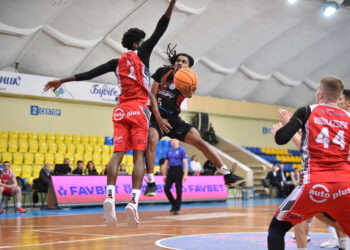 Рівне в овертаймі обіграє Черкаські Мавпи і успішно для себе закриває черкаський бабл: фотогалерея — Федерація баскетболу України