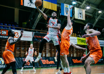 У конкурентному поєдинку Рівне обіграло Кривбас: фотогалерея гри — Федерація баскетболу України