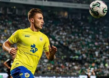 Украинский футболист вместо помощи врачей получил красную карточку в чемпионате Португалии