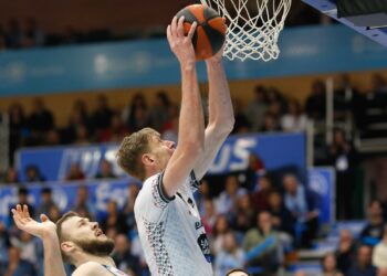 Українці за кордоном: дебют Скапінцева в НБА, Пустовий та Ковляр перемогли в Іспанії, у Санона рекорд — Федерація баскетболу України