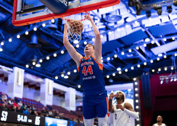 Українці за кордоном: Михайлюк зіграв проти Голден Стейт, Скапінцев набрав 2 очки у G-лізі — Федерація баскетболу України