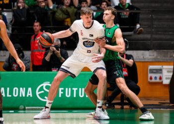 Українці за кордоном: Пустовий набрав 13 очок проти Реала, у Зотова 33 очки в Румунії — Федерація баскетболу України