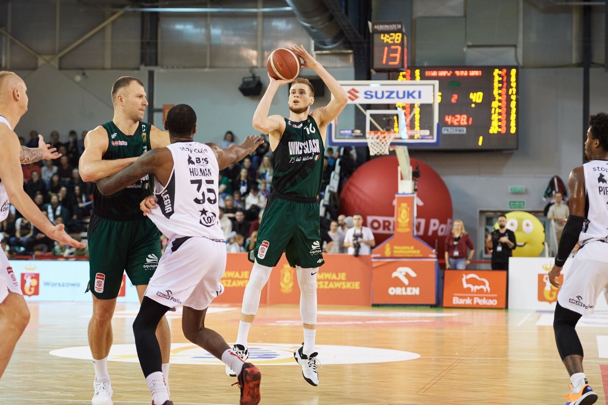 Українці за кордоном: результативна гра Войналовича в Єврокубку