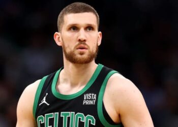 Бостон повністю гарантував контракт Михайлюка | Баскетбол |