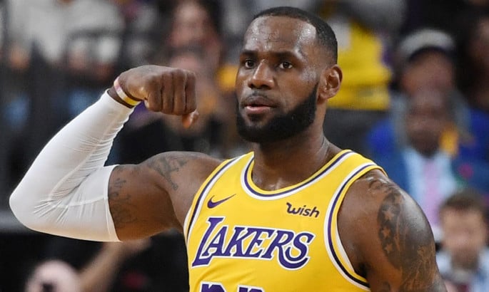 Лейкерс втратили Джеймса через травму