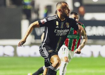 «Бенфика» продолжает гонку за «Спортингом» после победы над «Эштрелой»