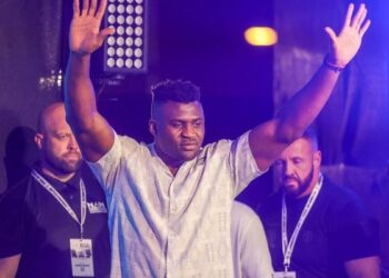 «Черное совершенство»: Нганну заявил о желании провести два боя с Джошуа — Спорт ):Бокс