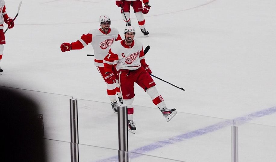 Детройт в овертаймі дотиснув Флориду та завдав Пантерс третьої поразки поспіль