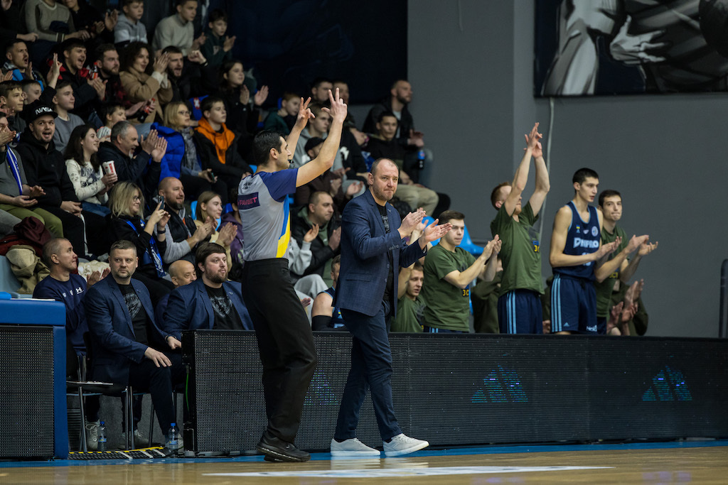 Дніпро продовжив переможну серію в матчі проти Кривбаса: відео коментарів