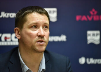 Київ-Баскет в матчі з Прикарпаттям-Говерлою здобуває першу переремогу у черкаському баблі: вiдео пресконференції — Федерація баскетболу України