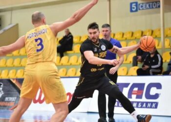 Максим Ожегов підсилив одного з лідерів Вищої ліги — Федерація баскетболу України