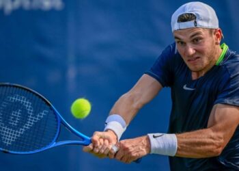 На Aus Open теннисиста стошнило прямо на корте — Теніс