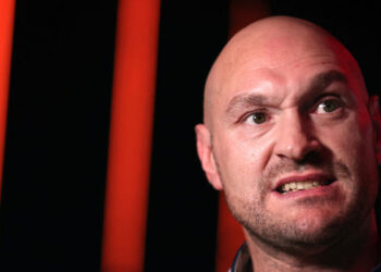 «Он ненавидит проигрывать»: Леннокс Льюис оставил грозное послание Фьюри перед боем с Усиком — Спорт ):Бокс