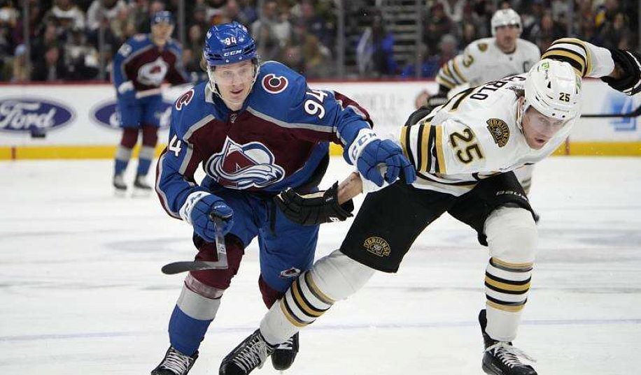 Ванкувер розгромив Рейнджерс, а Колорадо перемогло Бостон у напруженому матчі НХЛ