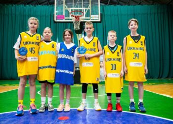 Призери конкурсу капітанів на Фестивалі міні-баскетболу отримали подарунки від національної збірної України — Федерація баскетболу України