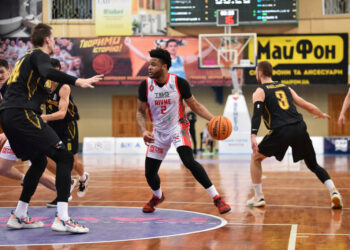 Рівне у другому матчі стартового дня черкаського бабла перемогло Київ-Баскет — Федерація баскетболу України