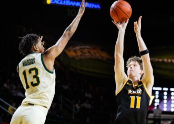 Українці за кордоном: Лень зіграв 10 хвилин в НБА, Шульга набрав 13 очок в NCAA — Федерація баскетболу України