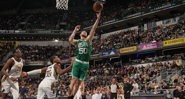 Українці за кордоном: Михайлюк набрав 2 очки проти Індіани, у Скапінцева дабл-дабл в G-Лізі