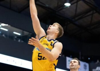 Українці за кордоном: Скапінцев зіграв вдруге в НБА, Герун оформив дабл-дабл в Японії — Федерація баскетболу України