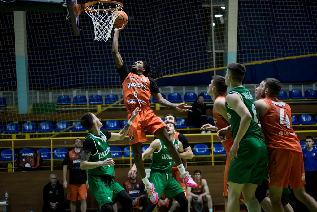 Запоріжжя обіграє Черкаські Мавпи і закріплюється на другій сходинці турнірної таблиці: фотогалерея 