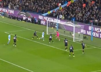 «Манчестер Сити» победой над «Бернли» догнал «Арсенал» в турнирной таблице АПЛ