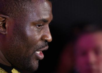 «Не верю, что поднимется»: Нганну пригрозил сделать с Джошуа то же, что с Фьюри — Спорт ):Бокс