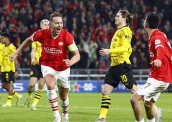 «ПСВ» и «Боруссия Дортмунд» разыграли ничью в первом матче 1/8 финала Лиги чемпионов