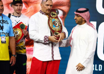 Стала известна реакция Усика на отмену боя с Фьюри — Спорт ):Бокс