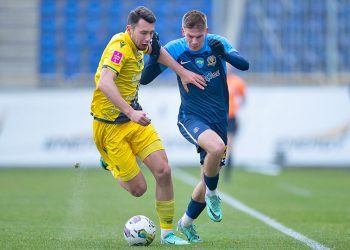«Дніпро-1» поступився «Руху» на своєму полі