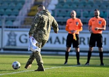 ФК «Оболонь» оштрафован за задержку матча из-за символического удара военного