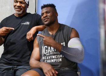 Нганну признался, помогает ли ему Тайсон в подготовке к бою с Джошуа — Спорт ):Бокс