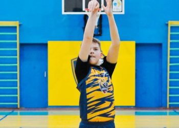 Результативні юнаки в чемпіонаті ВЮБЛ: 12-річний Фролов набрав 47 очок, 11-річний Оксаніченко вдруге відзначився 50 очками — Федерація баскетболу України