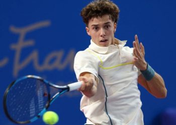 Теннисист потерял сознание прямо на корте турнира в США — Теніс