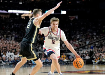 Університет Коннектикуту переміг Пердью у фіналі NCAA з баскетболу | Баскетбол |