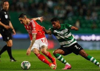 «Бенфика» проиграла в принципиальном поединке «Спортингу»