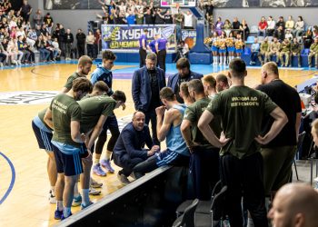 Днiпро перемiг Черкаськi Мавпи в вирiшальному матчi пiвфiнальної серiї Суперлiги: вiдео коментарiв — Федерація баскетболу України