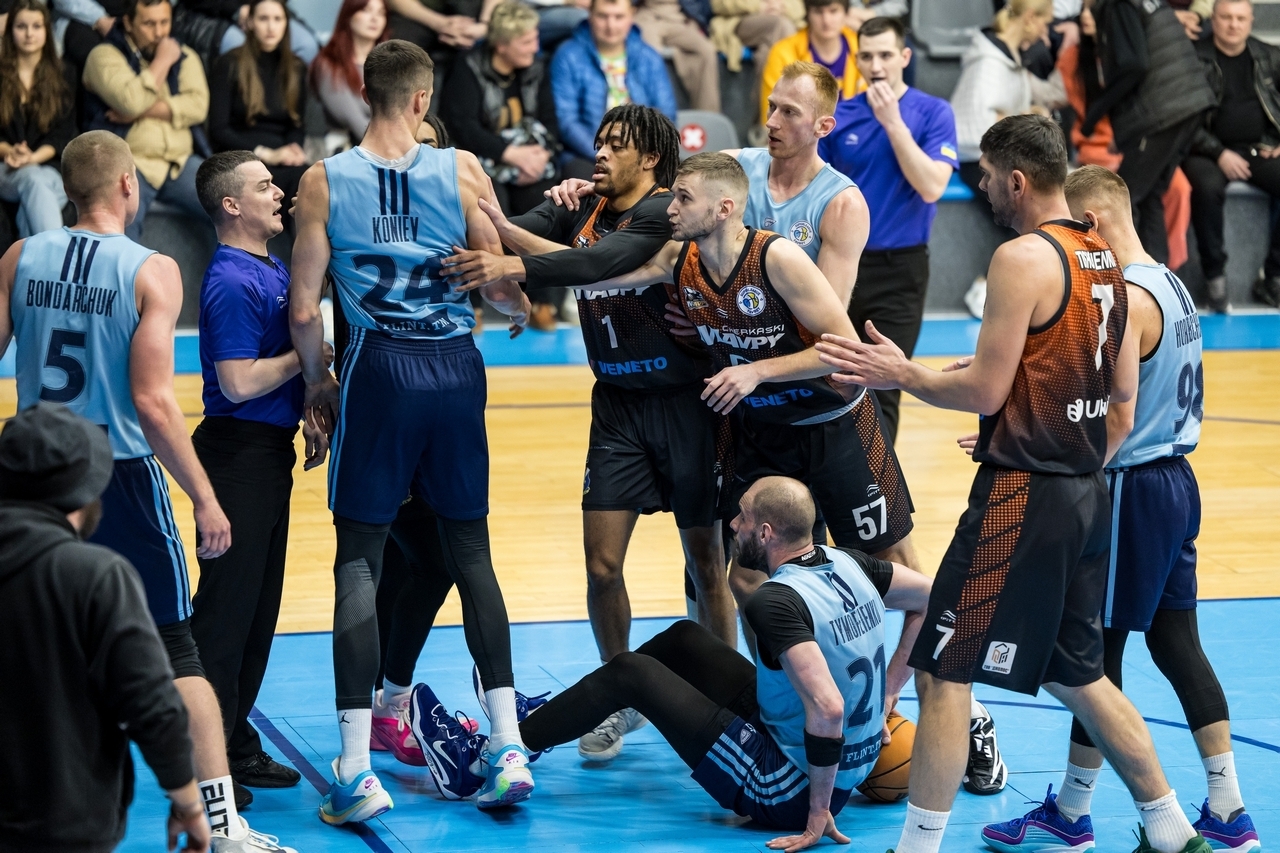 Дніпро проти Черкаських Мавп: історія вирішальних матчів команд в плей-оф Суперліги