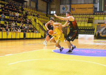 Київ-Баскет розпочав бронзову серію плей-оф Суперліги Favbet з перемоги над Черкаськими Мавпами: фотогалерея — Федерація баскетболу України