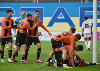 «Шахтер» дожал «Зарю» в большинстве, закрепившись в лидерах УПЛ