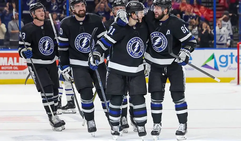 Тампа обіграла Торонто у результативному матчі, Айлендерс виграв у Піттсбурга