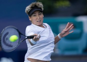 Теннисистка упала после удара мячом в голову — Теніс