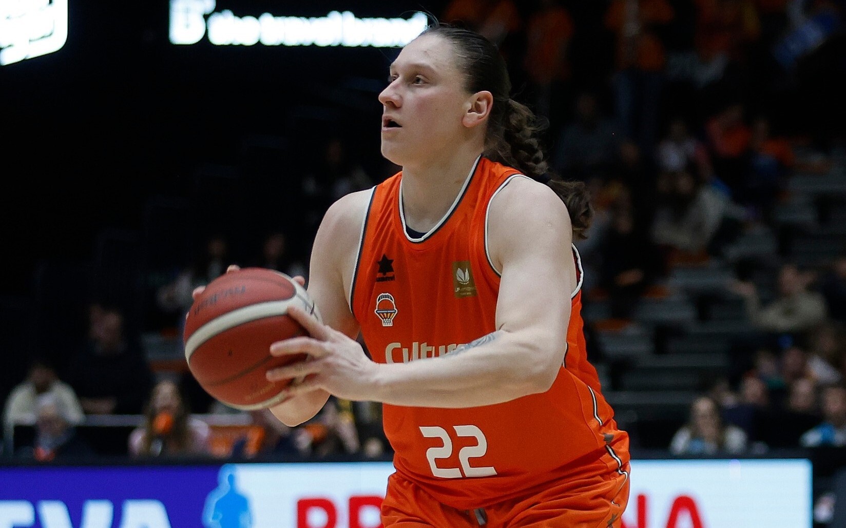 Українки за кордоном: Ягупова набрала 13 очок в Іспанії, у Юркевічус 9 підбирань в Італії