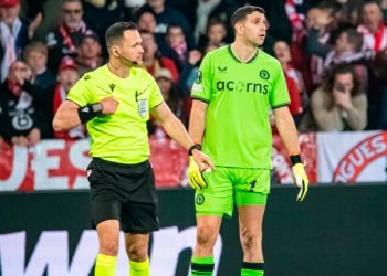 Вратаря «Астон Виллы» наказали за поведение в еврокубках