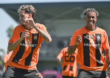 «Шахтер» эффектно разгромил «Черноморец» и остался лидером УПЛ