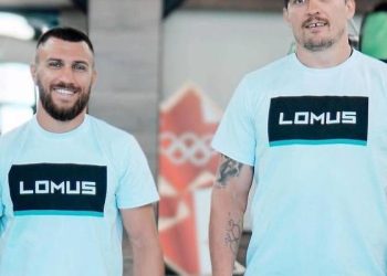 «Слава Богу»: Усик отреагировал на победу Ломаченко — Спорт ):Бокс