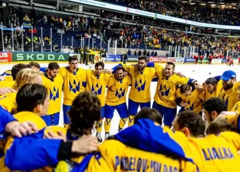 Україна перемогла Литву та підвищилася в класі | Хокей |