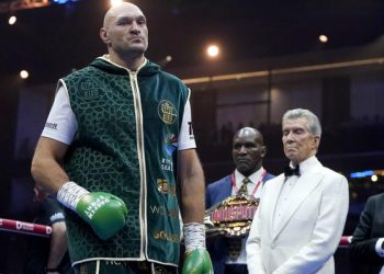 Фьюри впервые прокомментировал скандальное видео, на котором он упал возле бара — Спорт ):Бокс