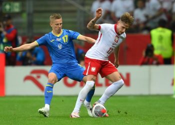 Украина обидно проиграла Польше в товарищеском матче – Довбик был признан Львом матча