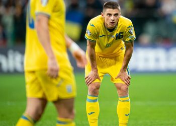 Виталий Миколенко рискует пропустить Евро-2024 из-за травмы в матче Молдова — Украина