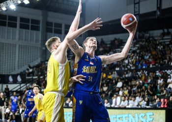 Артем Пустовий зіграє у півфіналі плей-оф чемпіонату Індонезії — Федерація баскетболу України